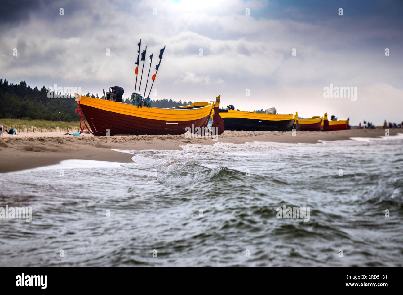 Tempo variabile in riva al mare. Foto Stock