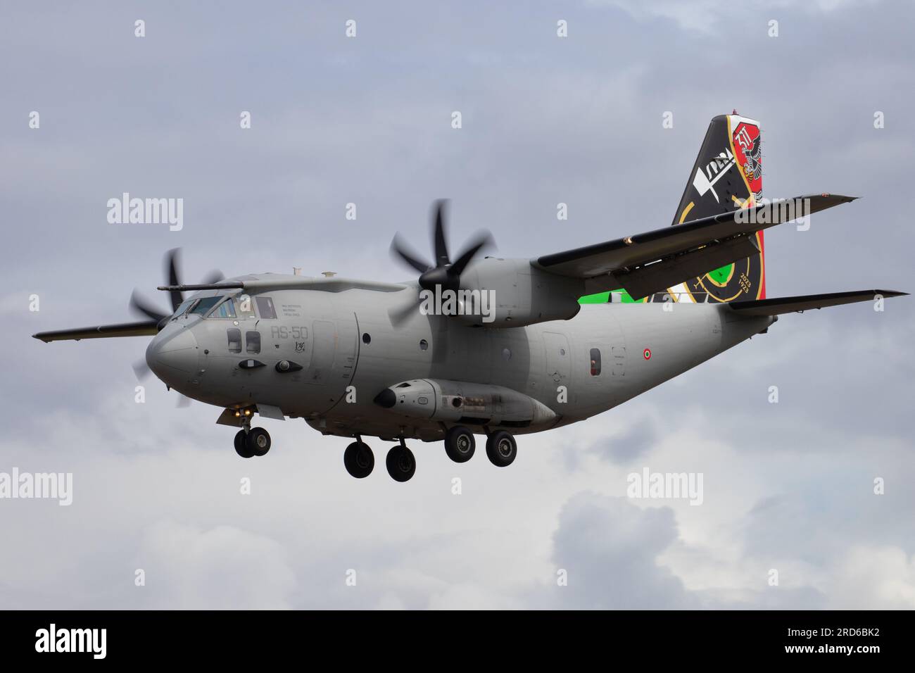 L'Aeronautica militare Italiana C-27J Spartan arriva al Royal International Air Tattoo 2023. Foto Stock