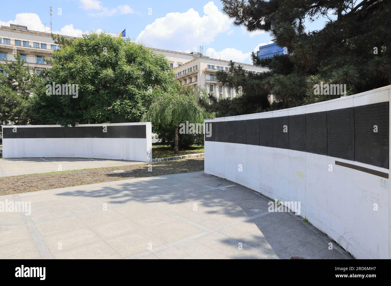 1989 Heroes Wall, commemorando le vittime del dicembre 1989, in Piazza della Rivoluzione, Bucarest, Romania Foto Stock