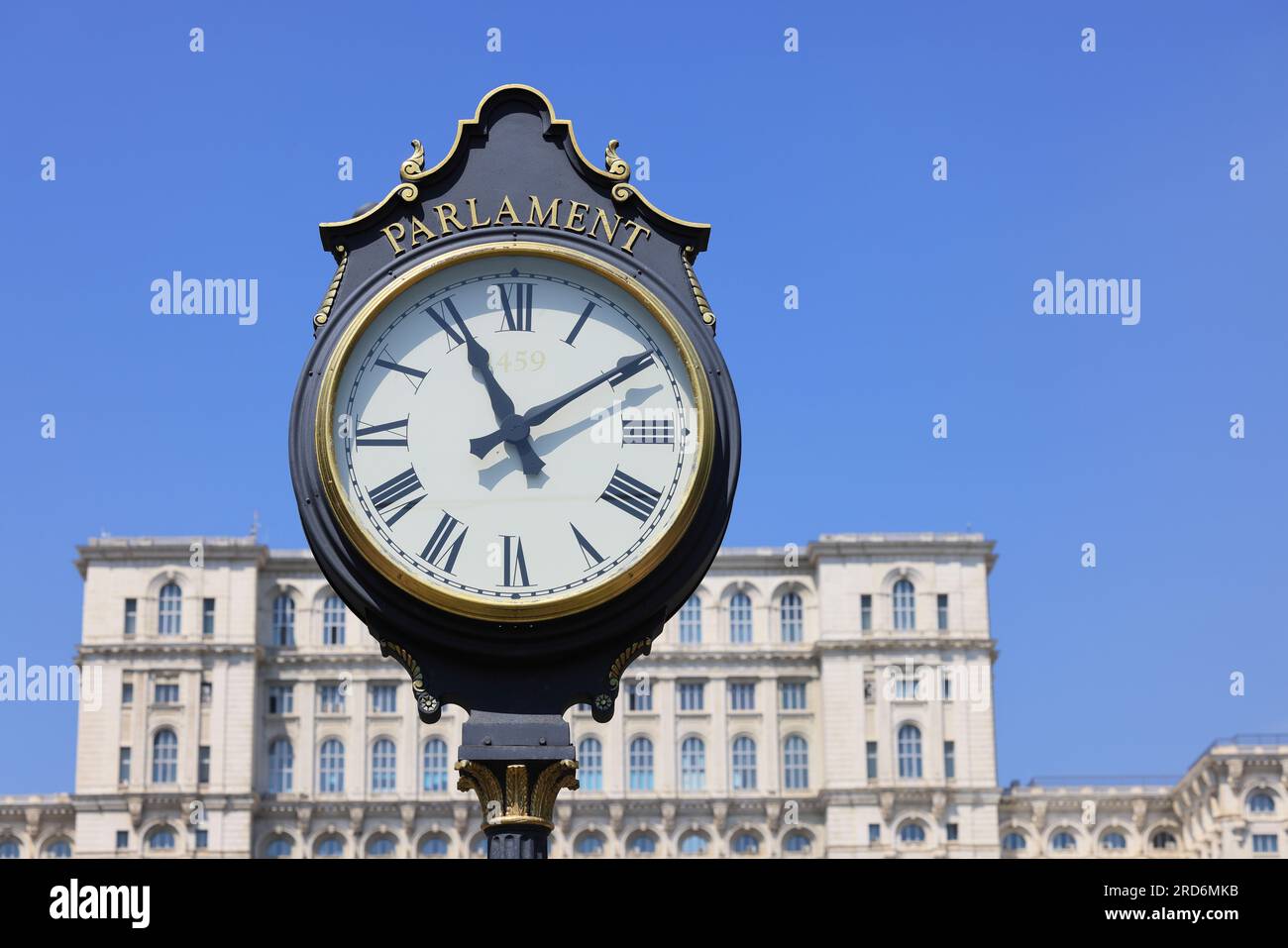 Il Palazzo del Parlamento, o eredità popolare, e costruito dal dittatore rumeno Nicolae Ceausescu, in cima al Boulevard Unirii, Bucarest. Foto Stock