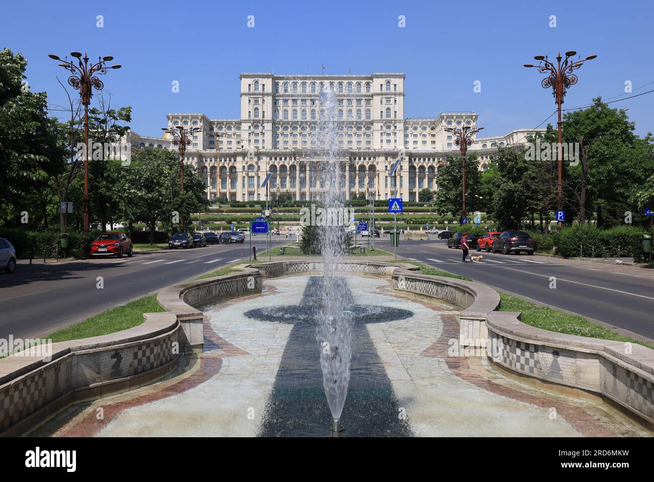 Il Palazzo del Parlamento, o eredità popolare, e costruito dal odioso dittatore rumeno Nicolae Ceausescu, a Bucarest. Foto Stock