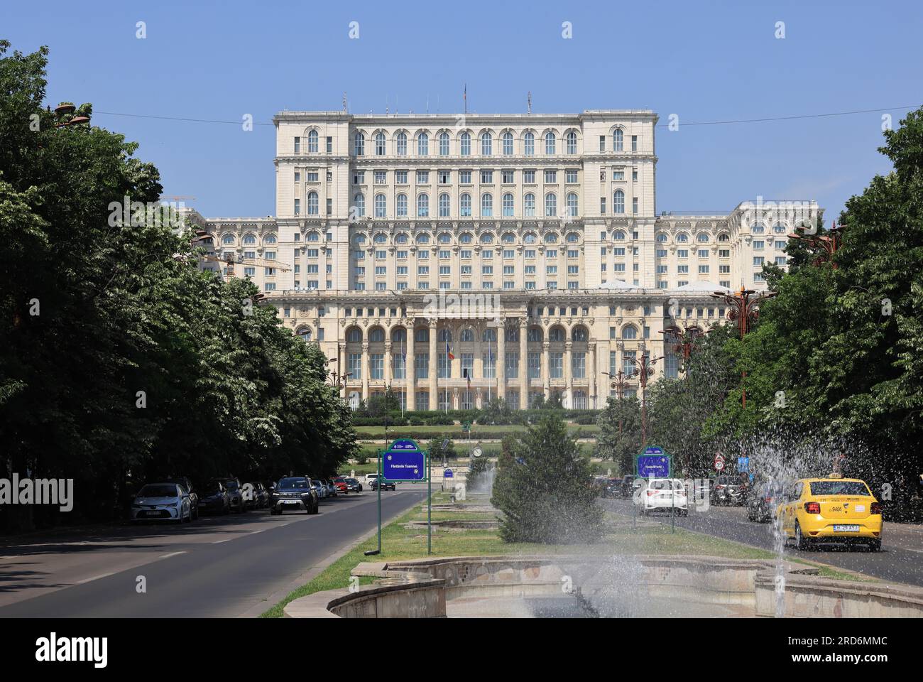Il Palazzo del Parlamento, o eredità popolare, e costruito dal odioso dittatore rumeno Nicolae Ceausescu, a Bucarest. Foto Stock