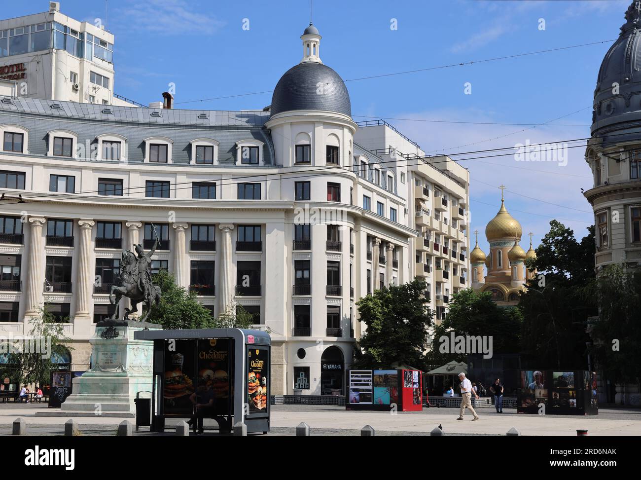La splendida architettura di Piazza dell'Università, nel centro di Bucarest, Romania Foto Stock