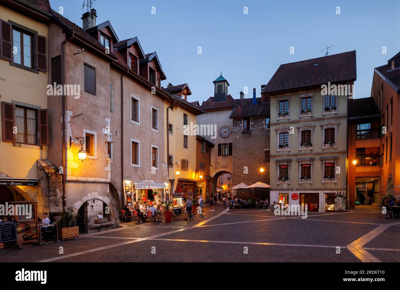 Centro storico di Annecy al crepuscolo Haute-Savoie Auvergne-Rodano-Alpi Francia Foto Stock