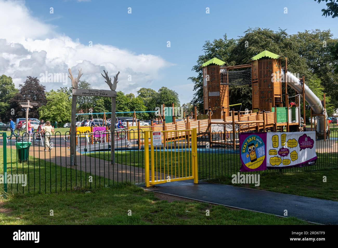 Parco giochi per bambini Prospect Park, parco urbano nella città di Reading, Berkshire, Inghilterra, Regno Unito Foto Stock