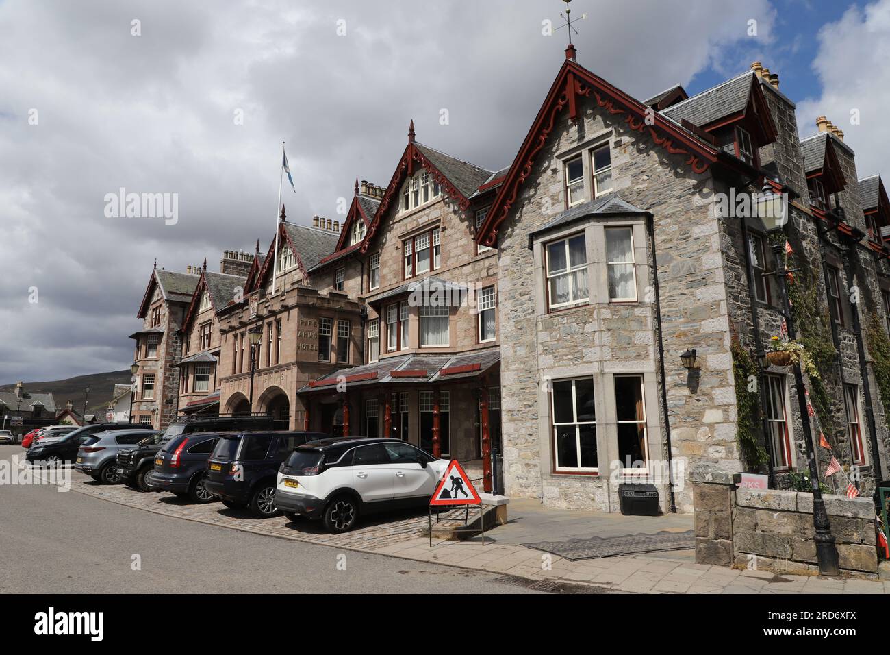 Esterno del Fife Arms Hotel Braemar Scozia luglio 2023 Foto Stock