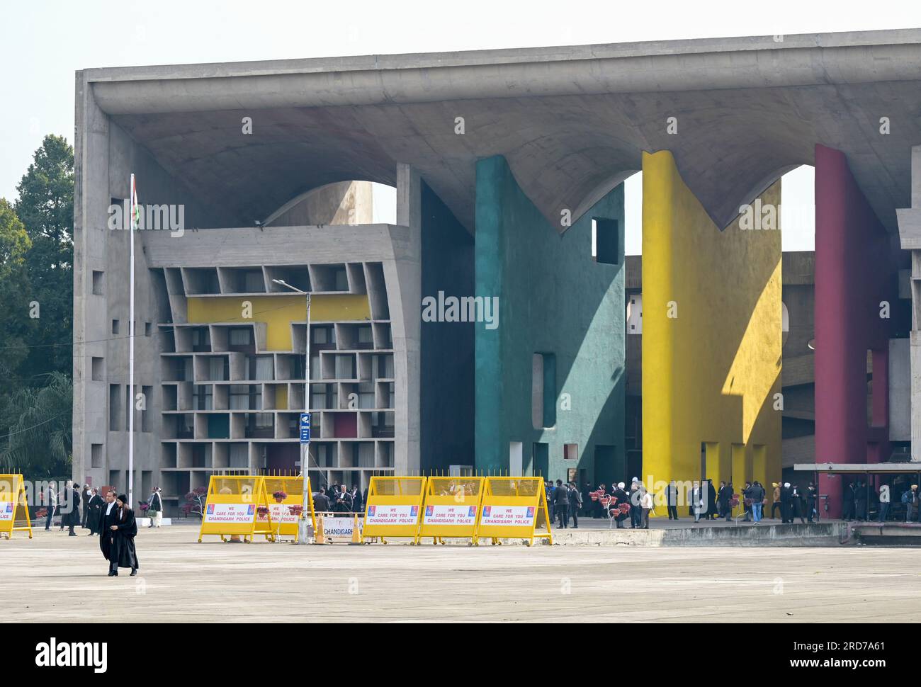 INDIA, territorio dell'Unione, città di Chandigarh, il piano generale della città divisa in settori è stato preparato dall'architetto franco-svizzero le Corbusier nel 1950, complesso del Campidoglio del settore 1, edificio governativo High Court utilizzato dagli stati del Punjab e dell'Haryana, progettato da le Corbusier, oggi patrimonio dell'umanità dell'UNESCO Foto Stock