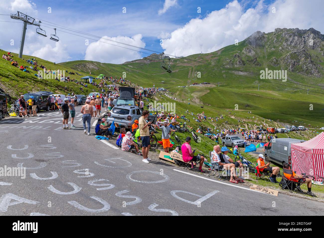 Col du Tourmalet, Francia - 06 luglio 2023: Gli appassionati di ...