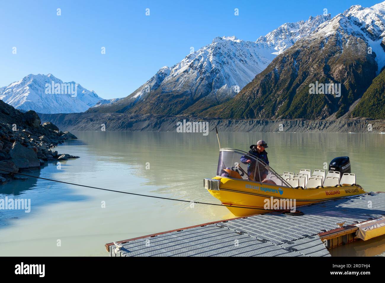 Un tour in barca dei Glacier Explorers sul Lago Tasman, Parco Nazionale del Monte Cook, nuova Zelanda Foto Stock