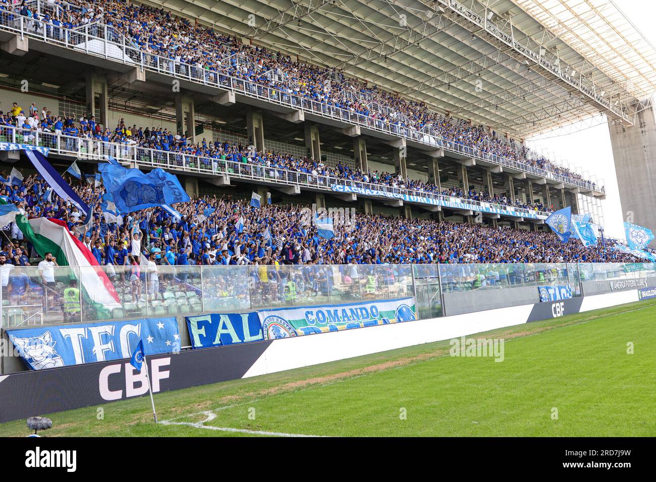 Belo Horizonte, Brasile. 16 luglio 2023. MG - BELO HORIZONTE - 07/16/2023 - BRAZILEIRO A 2023, CRUZEIRO X CORITIBA - i tifosi del Cruzeiro durante una partita contro il Coritiba allo stadio Independencia per il campionato brasiliano A 2023. Foto: Gilson Lobo/AGIF/Sipa USA credito: SIPA USA/Alamy Live News Foto Stock