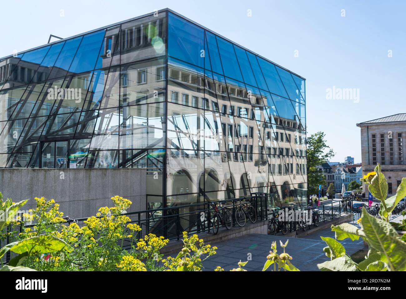 Edificio in vetro al Mont des Arts, Hill of Arts, Bruxelles, Belgio Foto Stock