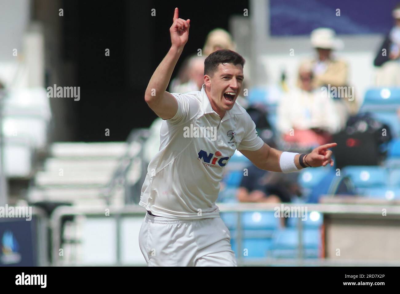 Clean Slate Headingley Stadium, Leeds, West Yorkshire, Regno Unito. 19 luglio 2023. Sussex County Cricket Club nello scontro del campionato della contea di assicurazione presso il Clean Slate Headingley Stadium. Credito del club di cricket della contea dello Yorkshire: Touchlinepics/Alamy Live News Foto Stock