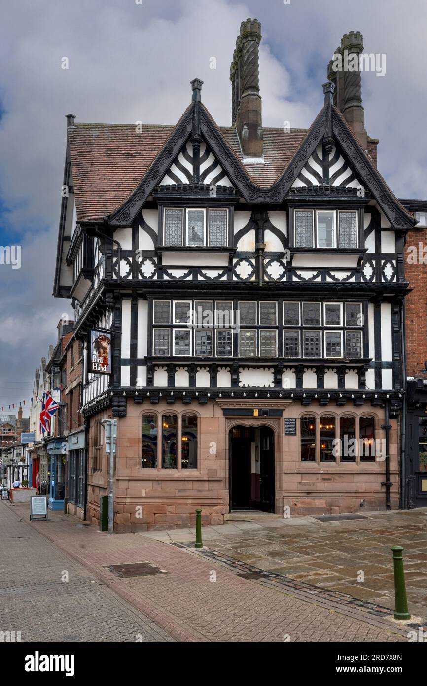 The Bird in the Hand a Marstons Public House, Market Place, Leek, Stoke-on-Trent, Staffordshire, Inghilterra, Regno Unito. Foto Stock