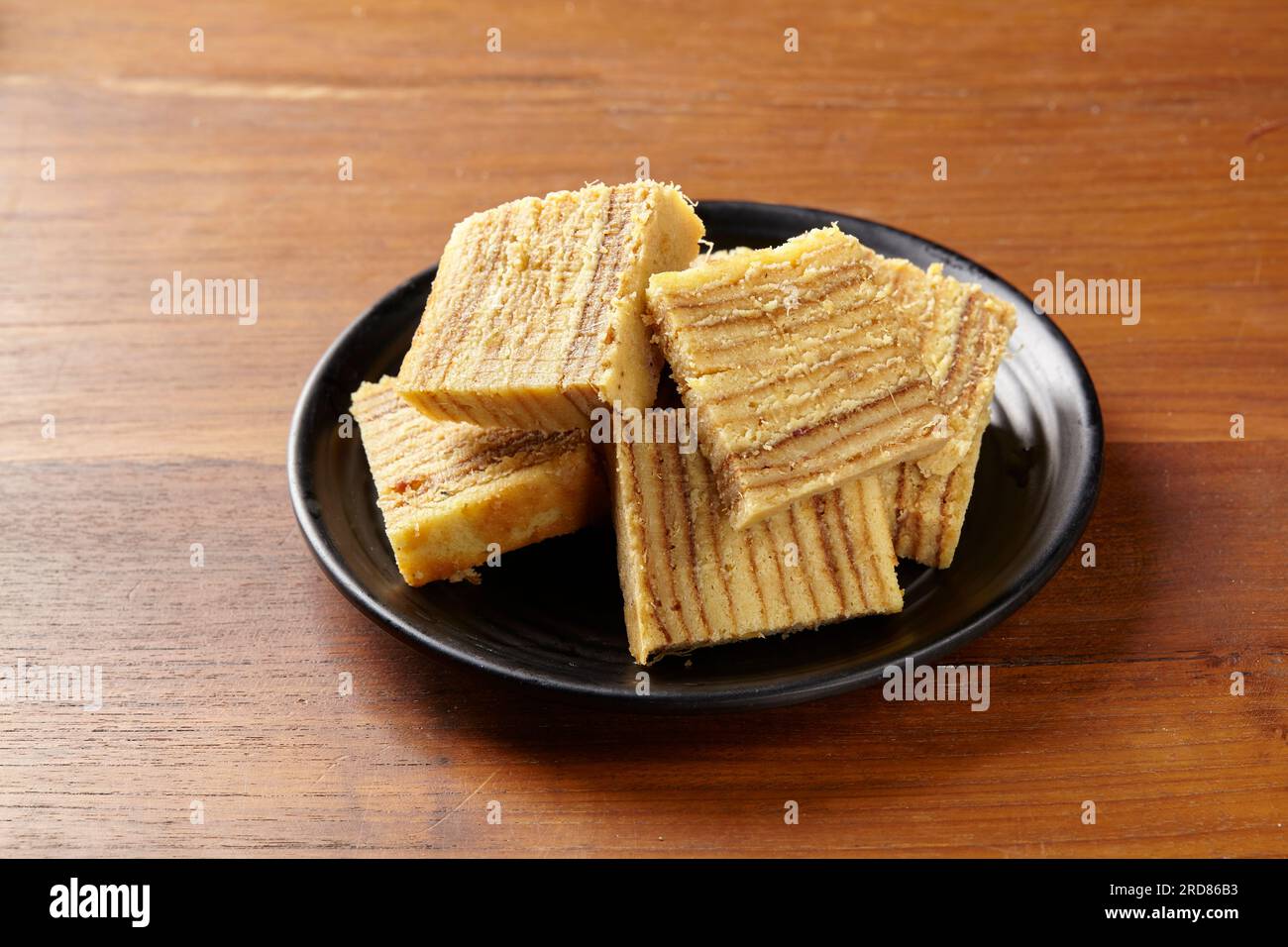 un piatto di torte tradizionali a strati Foto Stock
