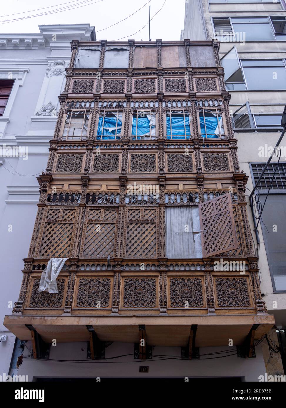 Balconi in legno tradizionali, centro storico, Lima, Perù Foto Stock