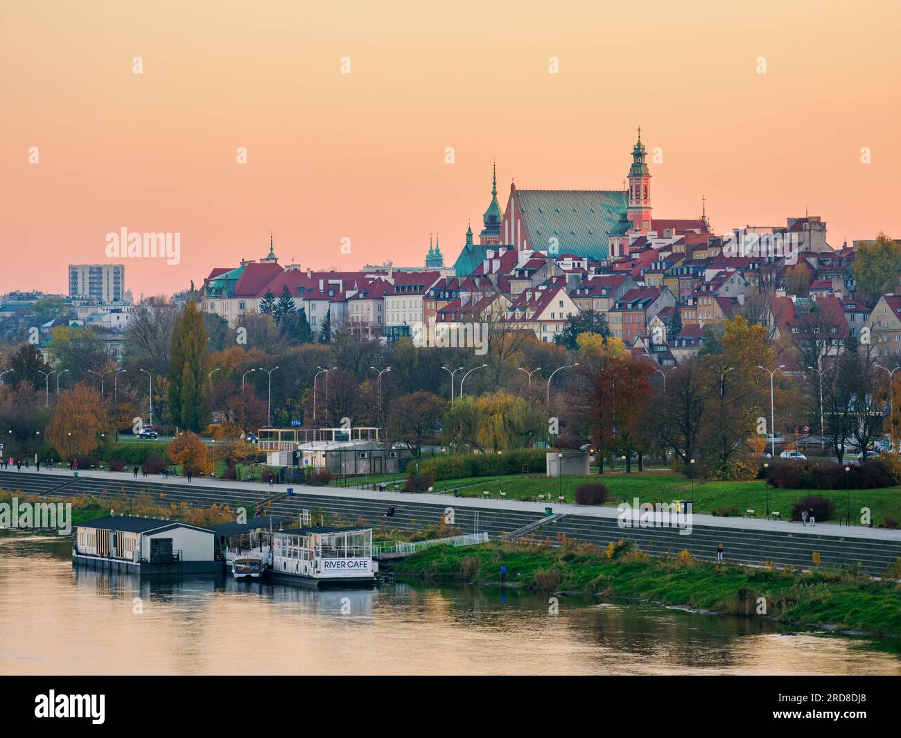 Vista sul fiume Vistola verso la città Vecchia al tramonto, Varsavia, Voivodato Masovia, Polonia, Europa Foto Stock