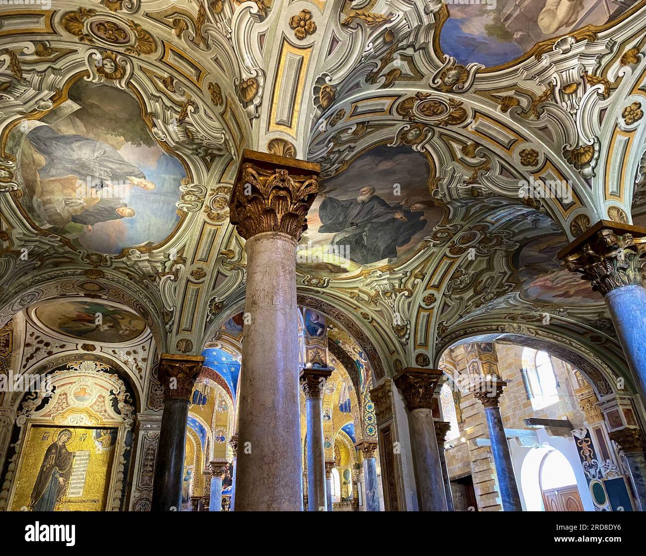 Affreschi bizantini e rinascimentali sul soffitto di Santa Caterina d'Alessandria in stile barocco a Palermo, Sicilia. Foto Stock