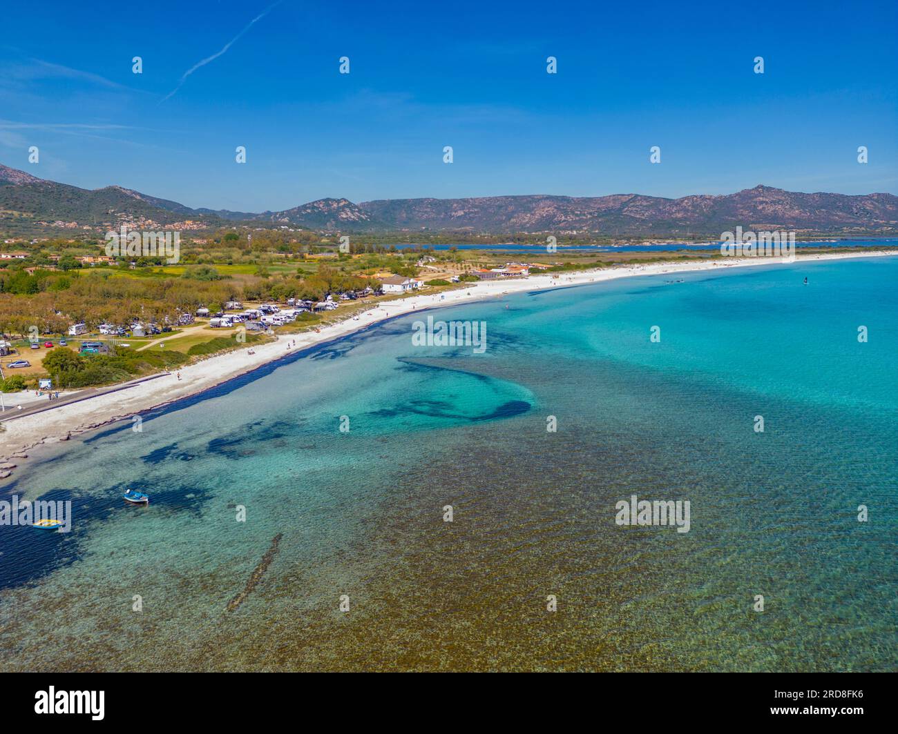 Veduta aerea della spiaggia di Cala d'Ambra a San Teodoro, Olbia, Sardegna, Italia, Mediterraneo, Europa Foto Stock