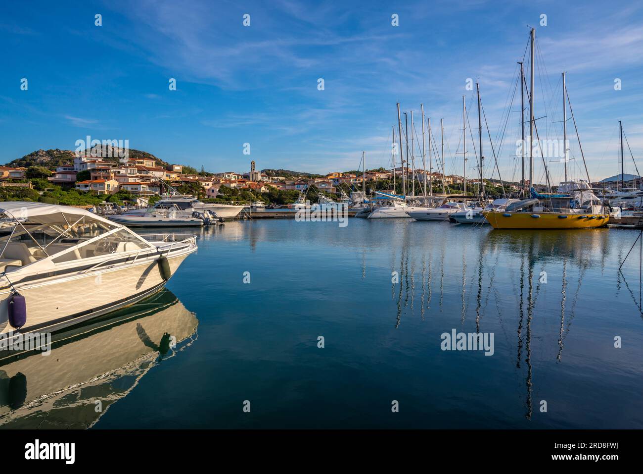 Veduta delle barche a Marina di Porto Rotondo, Porto Rotondo, Sardegna,  Italia, Mediterraneo, Europa Foto stock - Alamy