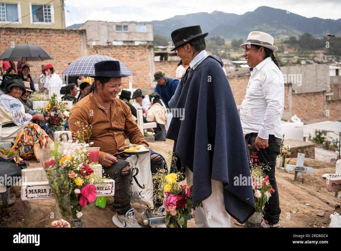 Celebrazioni di dia de los Muertos (giorno dei morti) presso il cimitero di Otavalo, Imbabura, Ecuador, Sud America Foto Stock