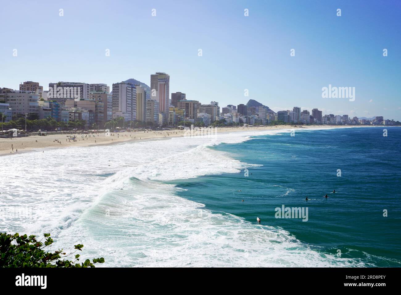Spiagge di Leblon e Ipanema con l'oceano Atlantico, Rio de Janeiro, Brasile Foto Stock