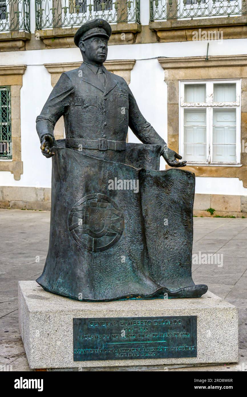 Porto, Portogallo, statua del generale Humberto Delgado o scultura metallica. Foto Stock