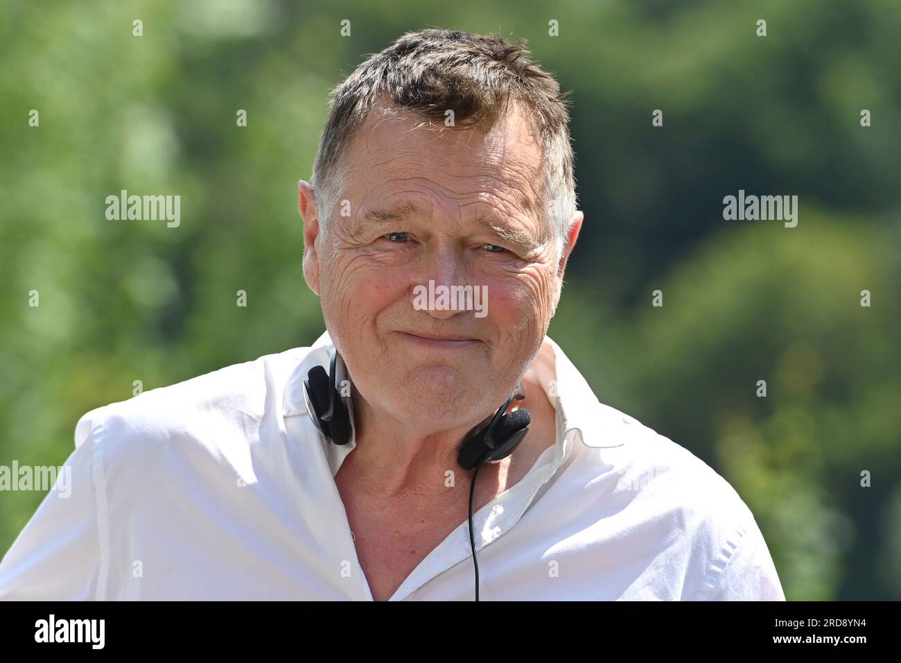 Anello pneumatico, Deutschland. 19 luglio 2023. John DELBRIDGE (regista), immagine singola, motivo singolo ritagliato, ritratto, ritratto, ritratto. Appuntamento stampa sul set: Episodio 56 della quinta stagione WATZMANN RILEVATO il 19 luglio 2023 ad Ainring? Credito: dpa/Alamy Live News Foto Stock
