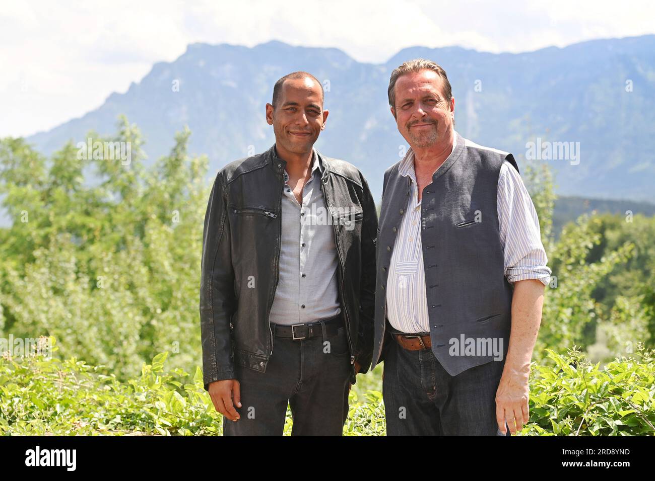 Anello pneumatico, Deutschland. 19 luglio 2023. Da sinistra: Peter MARTON (interpreta Jerry Paulsen), Andreas GIEBEL (spels Bendikt Beissl), appuntamento stampa sul set: Episodio 56 della quinta stagione WATZMANN RILEVATO il 19 luglio 2023 ad Ainring? Credito: dpa/Alamy Live News Foto Stock