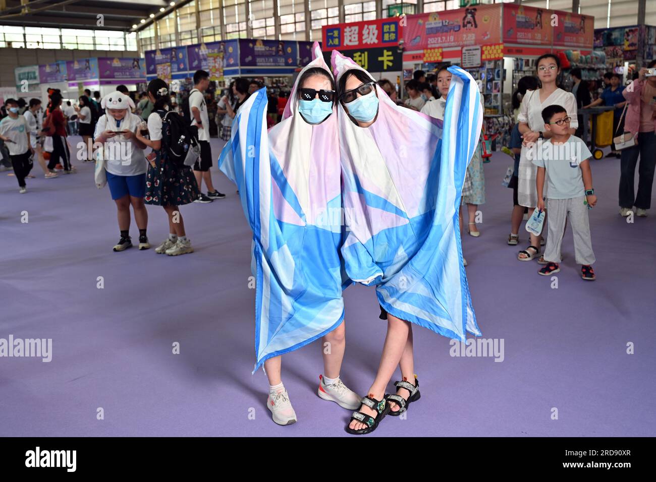 Shenzhen, Cina. 19 luglio 2023. I turisti si vestono come i loro personaggi preferiti per cosplay al 12 ° Shenzhen Cartoon and Animation Festival a Shenzhen, provincia del Guangdong, Cina, il 19 luglio 2023. (Foto di Costfoto/NurPhoto) credito: NurPhoto SRL/Alamy Live News Foto Stock