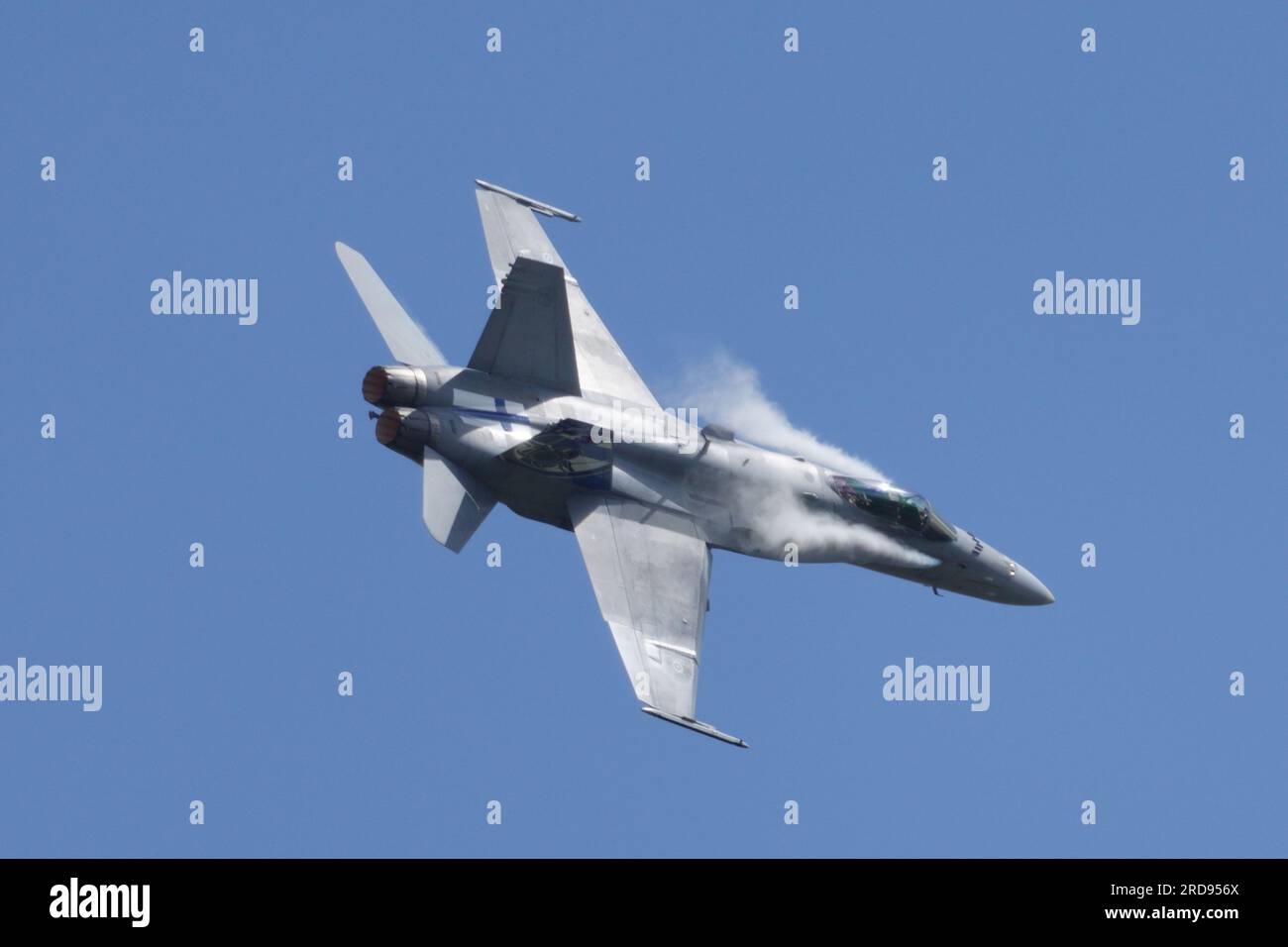 F/A-18C Hornet della Finnish Air Force si esibisce al Royal International Air Tattoo Fairford 2023 Foto Stock