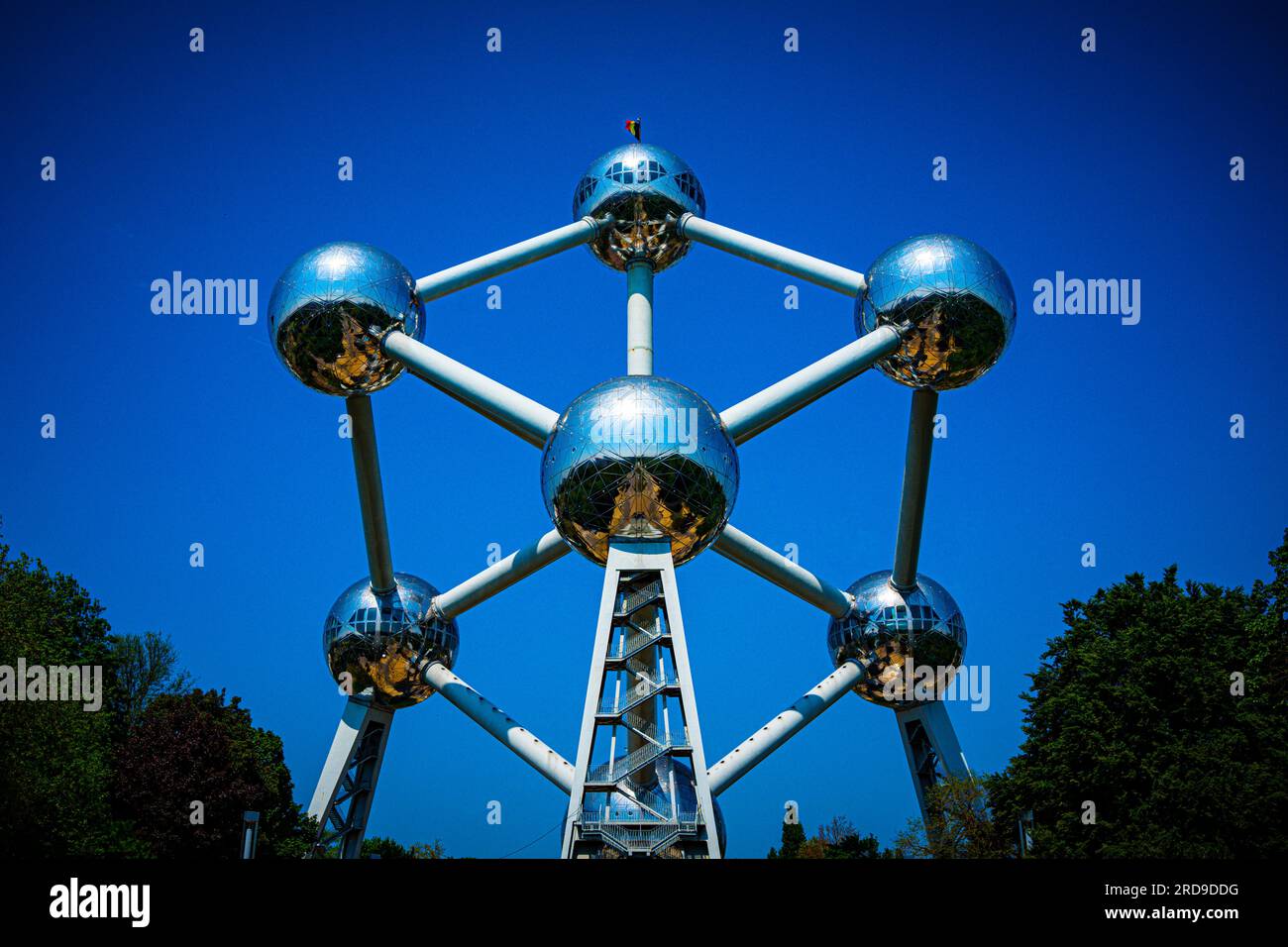 L'Atomium, un impressionante edificio modernista e simbolo di Bruxelles, Belgio. Foto Stock