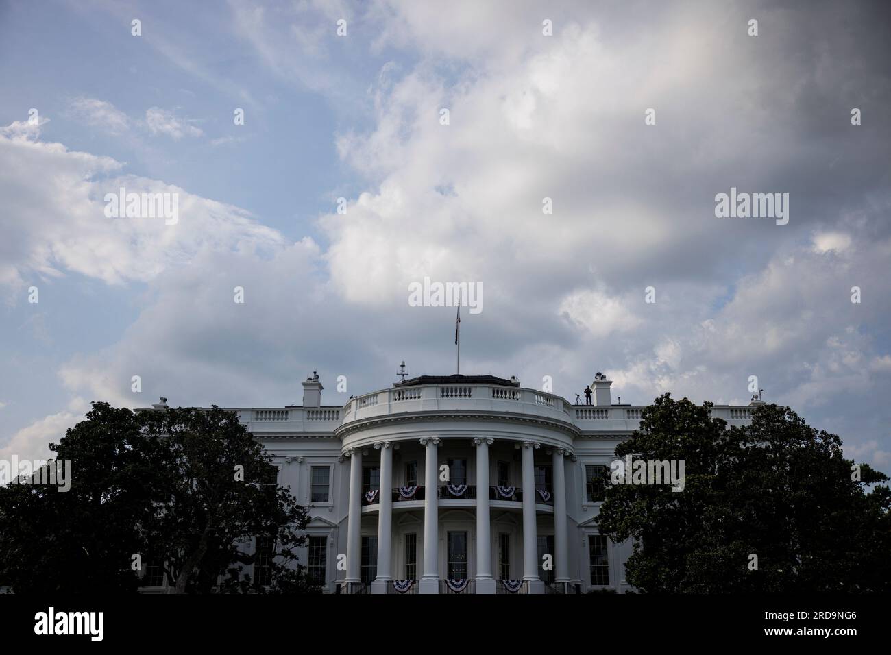 Washington, Stati Uniti. 19 luglio 2023. La Casa Bianca è vista da South Lawn durante il Congressional picnic a Washington, DC il 19 luglio 2023. (Foto di Samuel Corum/Sipa USA) credito: SIPA USA/Alamy Live News Foto Stock