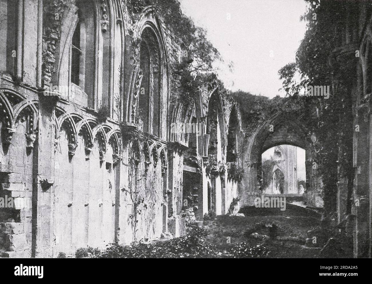 St Joseph's Chapel, Glastonbury Abbey, Somerset dal libro " British Highway and byways from a Motor car " di Murphy, Thos. D. (Thomas Dowler), 1866-1928 È Un RECORD DI Un TOUR DI CINQUEMILA MIGLIA IN INGHILTERRA, GALLES E SCOZIA con sedici illustrazioni a colori e trentadue duogravure da fotografie; anche due mappe descrittive. Pubblicato 1908 L. C. Page & Company Boston Foto Stock