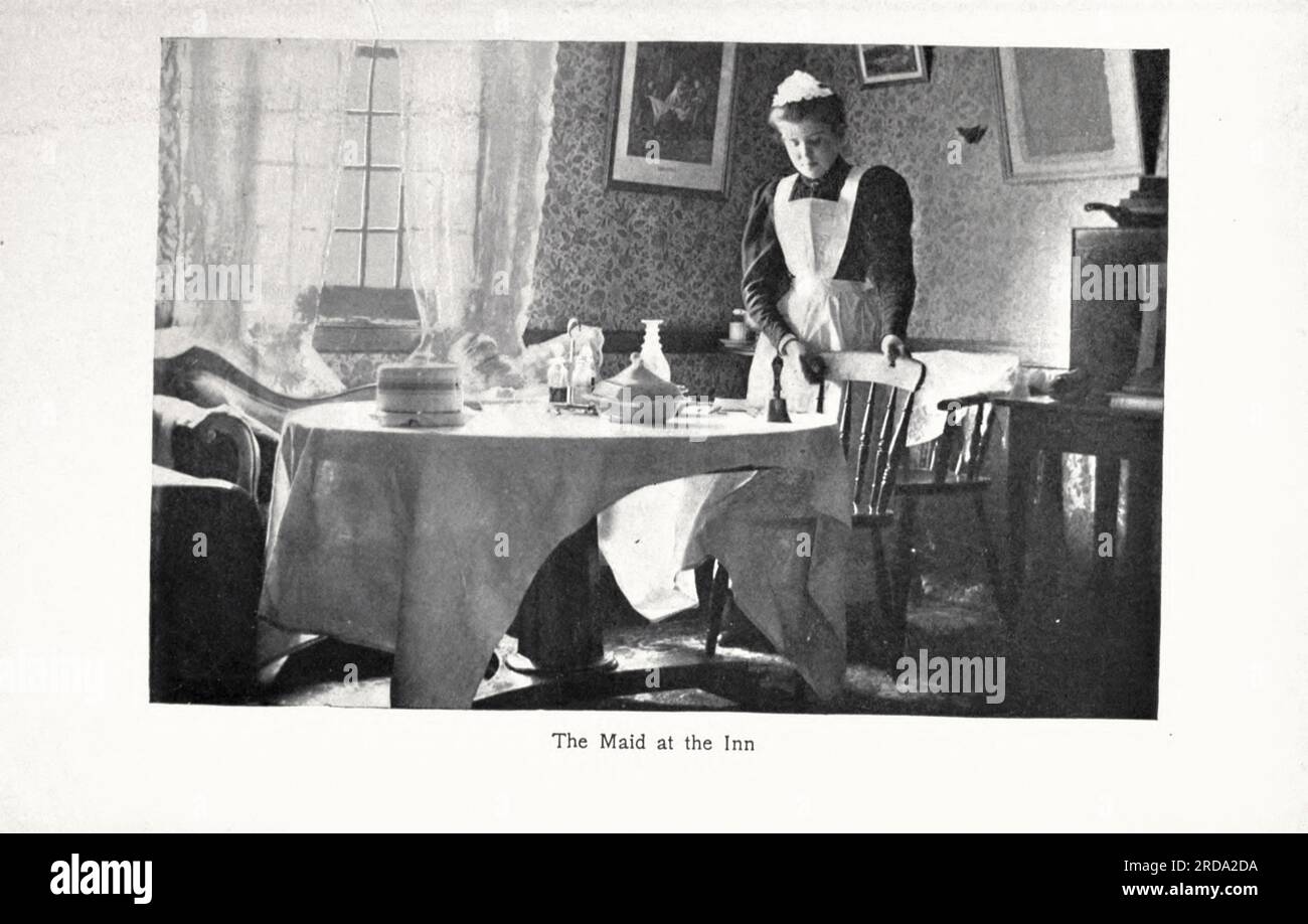 The Maid at the Inn fotografia in bianco e nero dal libro ' Among English Hedgerows' di Clifton Johnson, 1865-1940 data di pubblicazione 1899 ristampata nel 1914 Publisher New York : The Macmillan co.; London, Macmillan and co., ltd. Foto Stock The Maid at the Inn fotografia in bianco e nero dal libro ' Among English Hedgerows' di Clifton Johnson, 1865-1940 data di pubblicazione 1899 ristampata nel 1914 Publisher New York : The Macmillan co.; London, Macmillan and co., ltd. Foto Stock