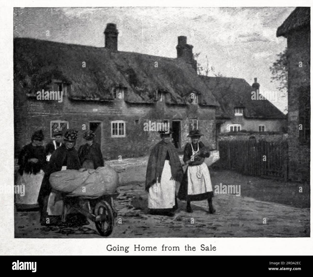 Going Home from the sale fotografia in bianco e nero dal libro ' Among English Hedgerows' di Clifton Johnson, 1865-1940 data di pubblicazione 1899 ristampata nel 1914 Publisher New York : The Macmillan co.; London, Macmillan and co., ltd. Foto Stock Going Home from the sale fotografia in bianco e nero dal libro ' Among English Hedgerows' di Clifton Johnson, 1865-1940 data di pubblicazione 1899 ristampata nel 1914 Publisher New York : The Macmillan co.; London, Macmillan and co., ltd. Foto Stock