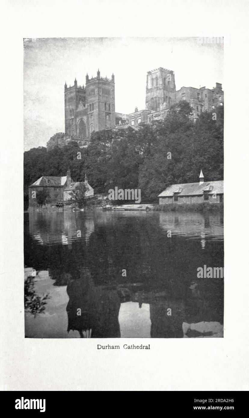 Durham Cathedral fotografia in bianco e nero dal libro ' Among English Hedgerows' di Clifton Johnson, 1865-1940 data di pubblicazione 1899 ristampata nel 1914 Publisher New York : The Macmillan co.; London, Macmillan and co., ltd. Foto Stock Durham Cathedral fotografia in bianco e nero dal libro ' Among English Hedgerows' di Clifton Johnson, 1865-1940 data di pubblicazione 1899 ristampata nel 1914 Publisher New York : The Macmillan co.; London, Macmillan and co., ltd. Foto Stock