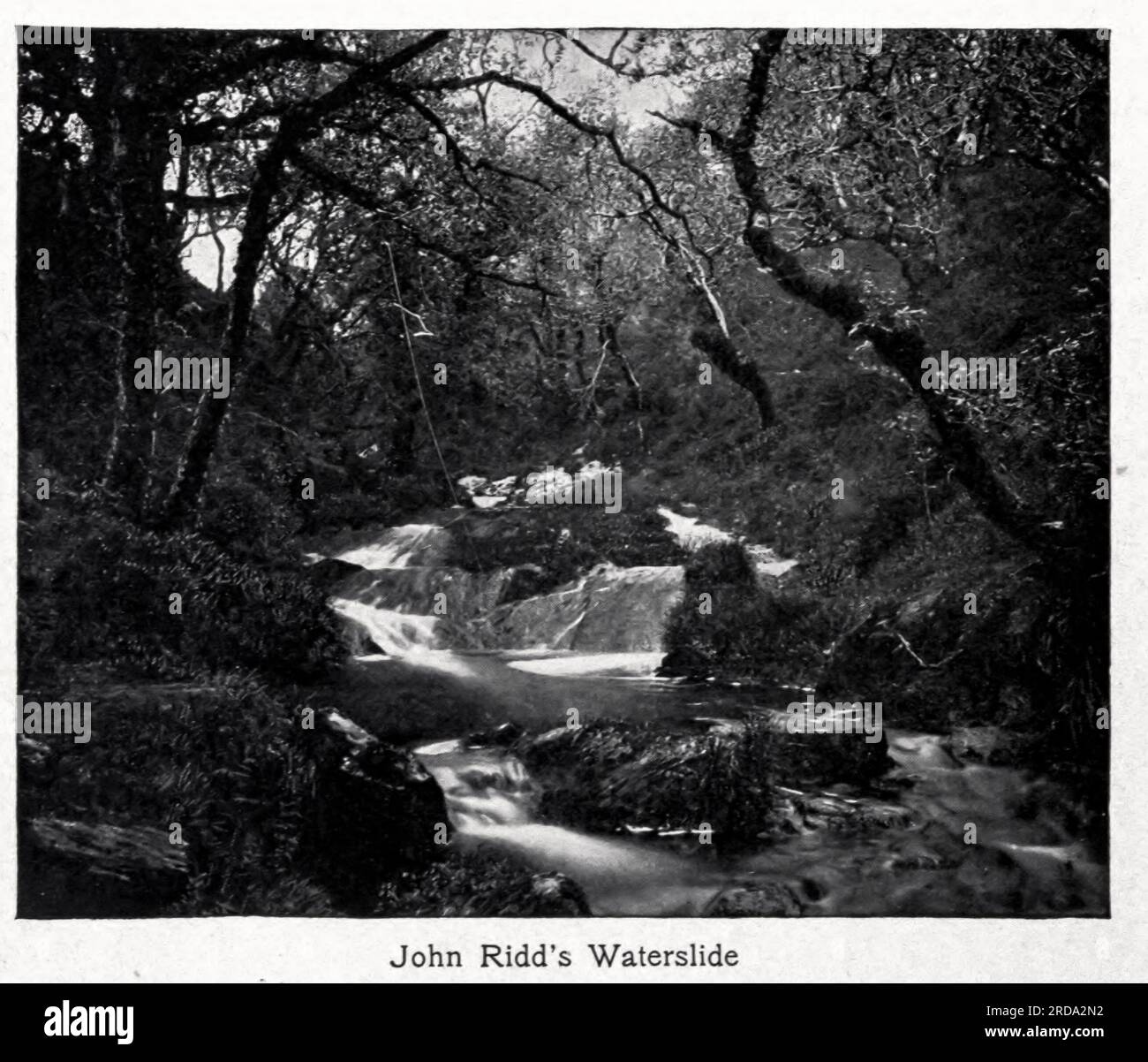 John Ridd's Waterslide fotografia in bianco e nero dal libro ' Among English Hedgerows' di Clifton Johnson, 1865-1940 data di pubblicazione 1899 ristampata nel 1914 Publisher New York : The Macmillan co.; London, Macmillan and co., ltd. Foto Stock John Ridd's Waterslide fotografia in bianco e nero dal libro ' Among English Hedgerows' di Clifton Johnson, 1865-1940 data di pubblicazione 1899 ristampata nel 1914 Publisher New York : The Macmillan co.; London, Macmillan and co., ltd. Foto Stock