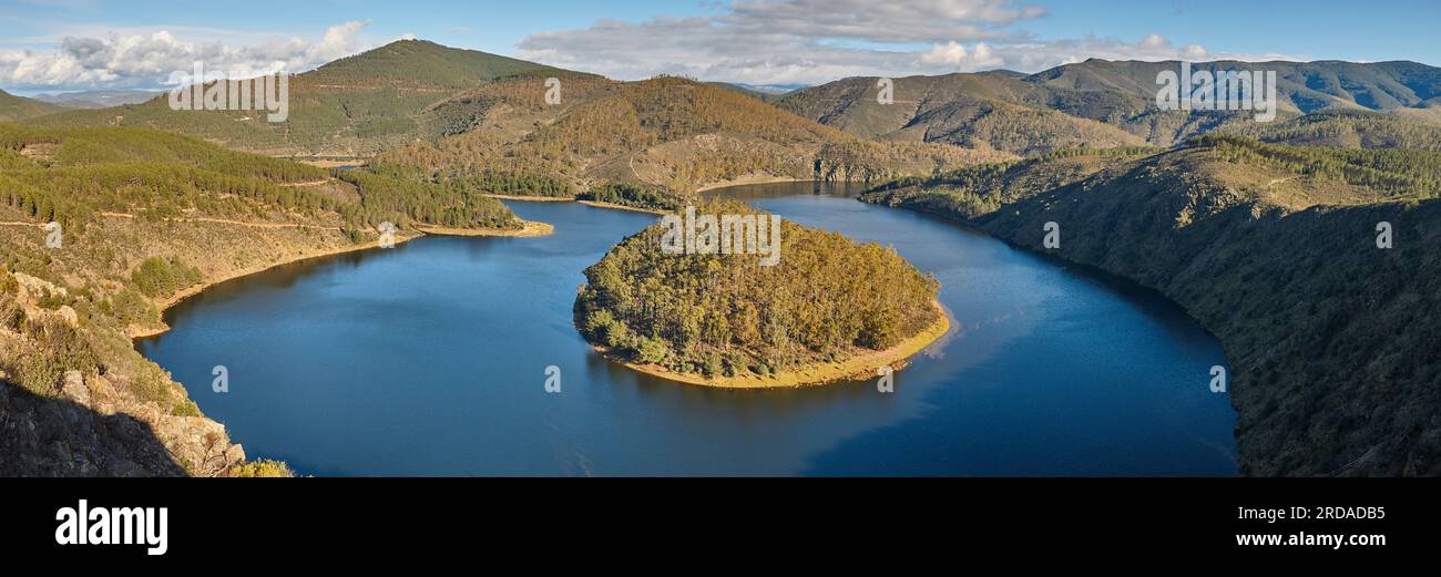 Melero meandro e paesaggio panoramico fluviale in Estremadura, Spagna Foto Stock