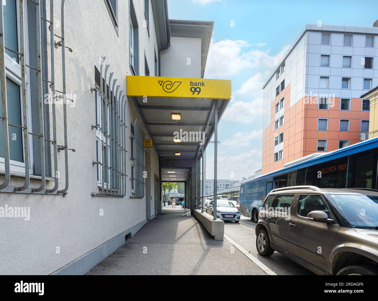 Villach, Austria. 18 luglio 2023. Vista esterna di un ufficio postale austriaco nel centro della città Foto Stock