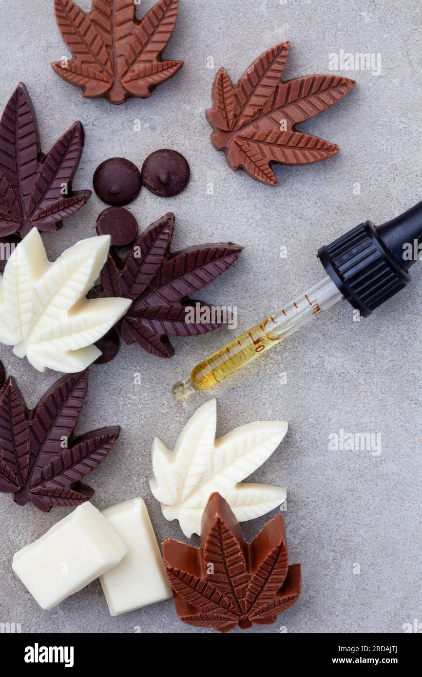 Cioccolatini al CBD. Deliziosi piatti d'umore, dessert e prelibatezze con un tocco in più. Foto Stock