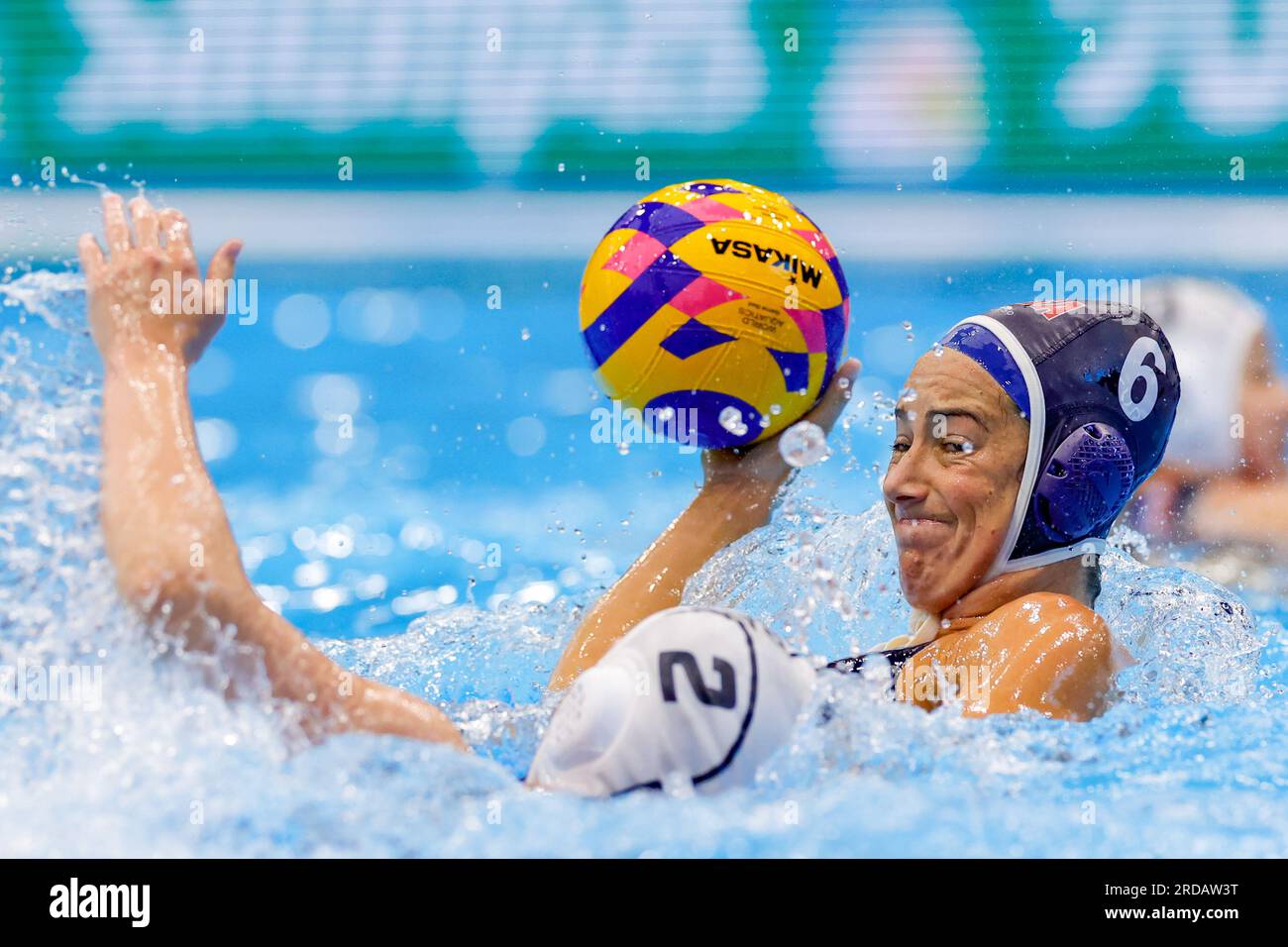 Fukuoka, Giappone. 20 luglio 2023. FUKUOKA, GIAPPONE - 20 LUGLIO: Estelle Millot della Francia, Maggie Steffens degli Stati Uniti durante il World Aquatics Championships 2023 Women's Match tra Francia e Stati Uniti il 20 luglio 2023 a Fukuoka, Giappone (foto di Albert Ten Hove/Orange Pictures) credito: Orange Pics BV/Alamy Live News Foto Stock