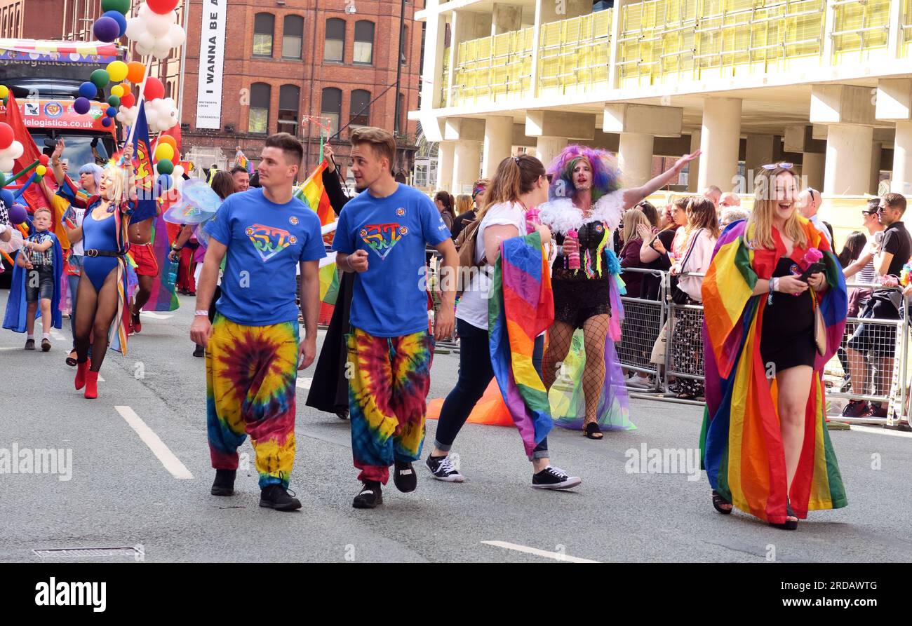 SJ float alla parata del Manchester Pride Festival, 36 Whitworth Street, Manchester, Inghilterra, Regno Unito, M1 3NR Foto Stock