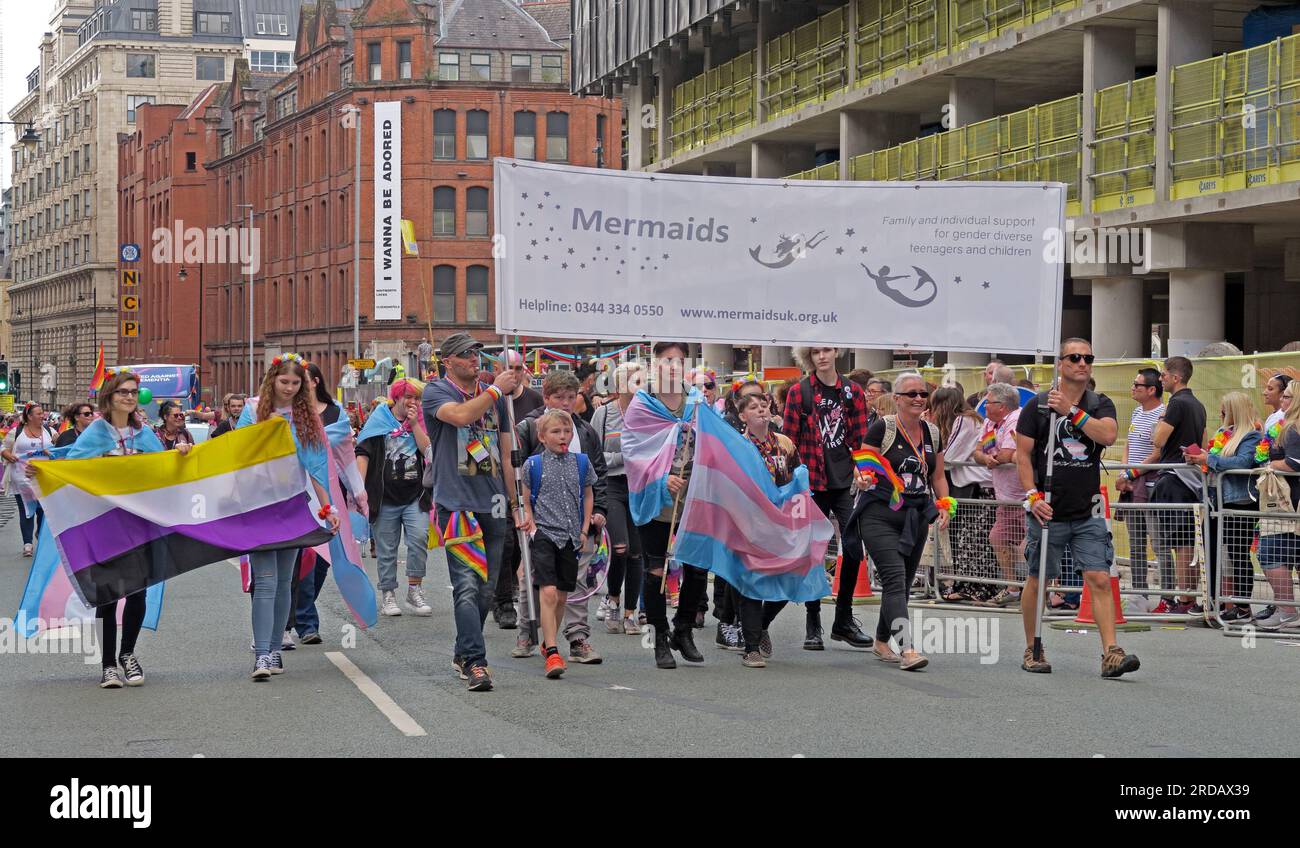 Mermaids UK, associazione di beneficenza transgender al Manchester Pride Festival Parade, 36 Whitworth Street, Manchester, Inghilterra, Regno Unito, M1 3NR Foto Stock