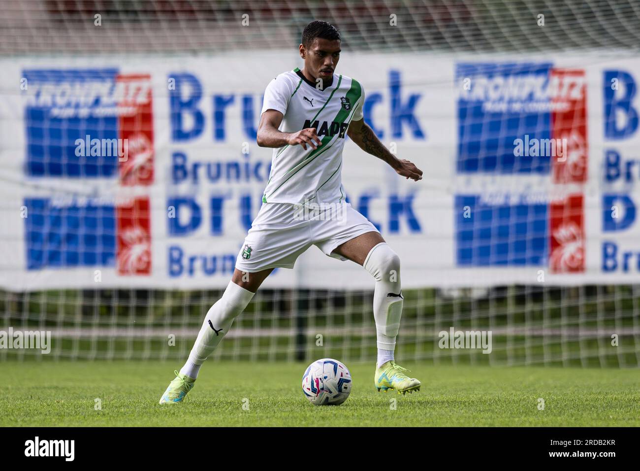 Ruan Tressoldi degli Stati Uniti Sassuolo in azione durante la partita di calcio amichevole pre-stagionale tra Pafos FC e US Sassuolo. US Sassuolo ha vinto 2-1 su Pafos FC. Foto Stock