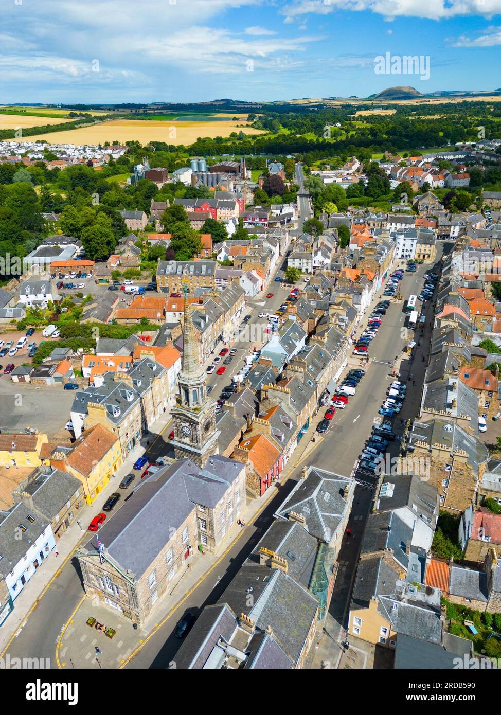 Vista aerea di High Street e Market Street nella città di Haddington nell'East Lothian, Scozia, Regno Unito Foto Stock