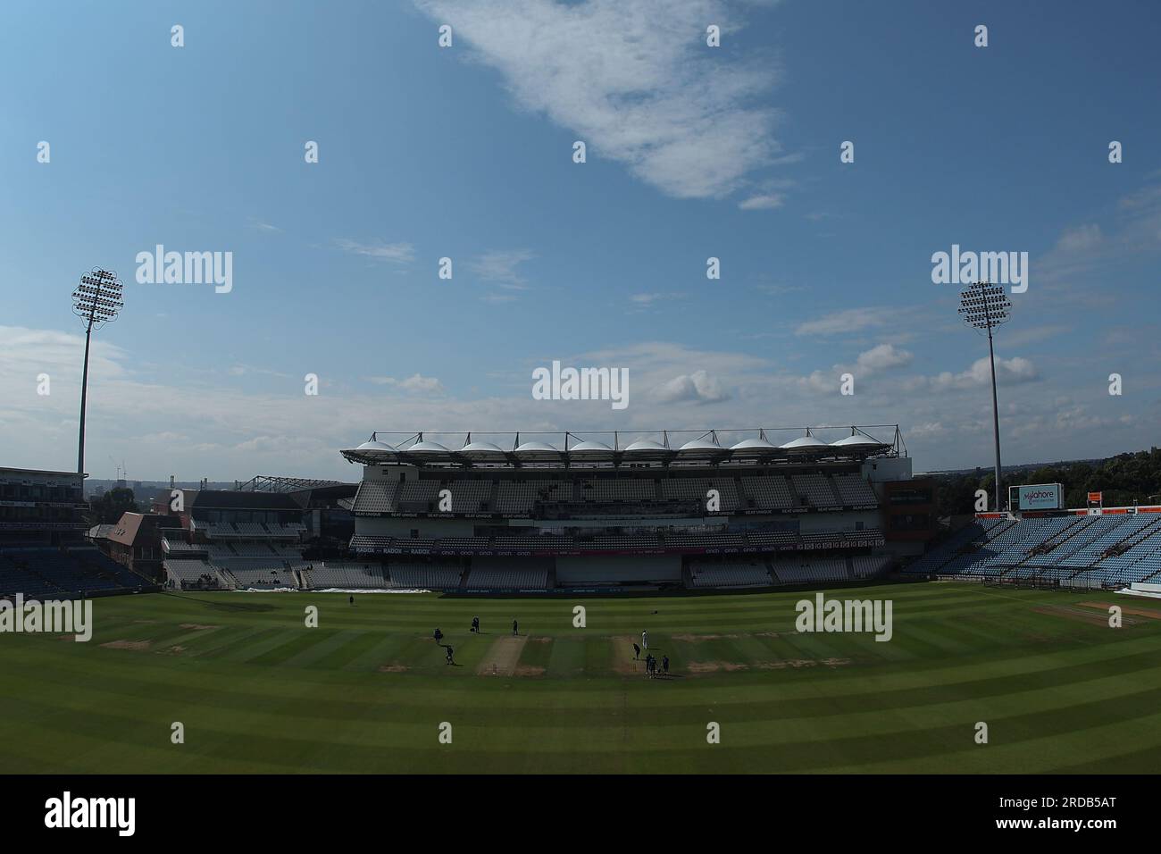 Clean Slate Headingley Stadium, Leeds, West Yorkshire, Regno Unito. 20 luglio 2023. Yorkshire County Cricket Club contro Sussex County Cricket Club nello scontro del campionato LV= Insurance County il giorno 2 al Clean Slate Headingley Stadium. Vista generale dello stadio in vista del 2° giorno dello Yorkshire County Cricket Club vs Sussex County Cricket Club nel LV= credito per il campionato della contea assicurativa: Touchlinepics/Alamy Live News Foto Stock