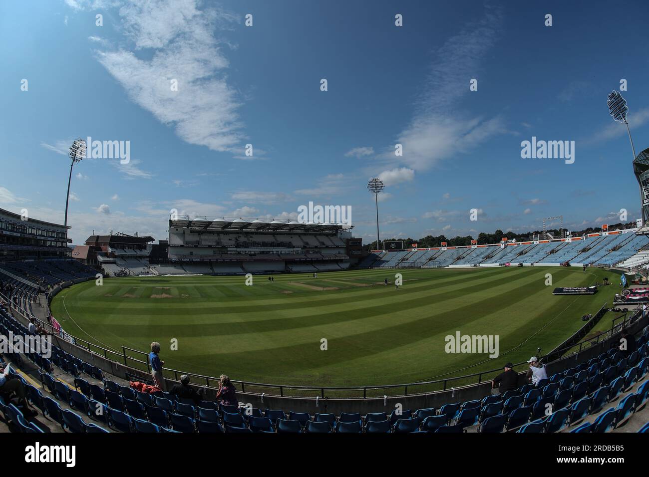 Clean Slate Headingley Stadium, Leeds, West Yorkshire, Regno Unito. 20 luglio 2023. Yorkshire County Cricket Club contro Sussex County Cricket Club nello scontro del campionato LV= Insurance County il giorno 2 al Clean Slate Headingley Stadium. Vista generale dello stadio in vista del 2° giorno dello Yorkshire County Cricket Club vs Sussex County Cricket Club nel LV= credito per il campionato della contea assicurativa: Touchlinepics/Alamy Live News Foto Stock