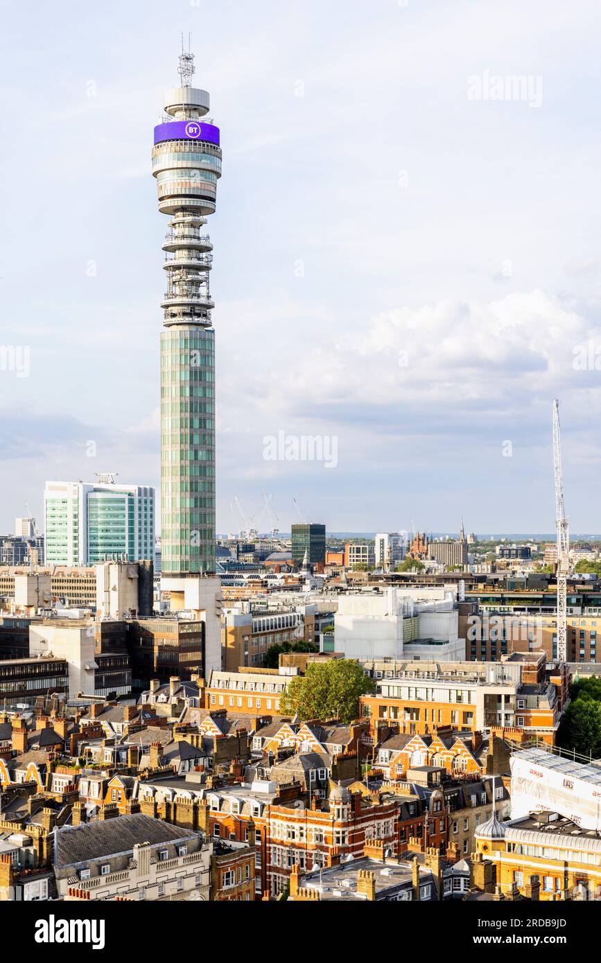 La BT Tower, come si vede, guardala da nord-est da una posizione sul tetto in Regent Street, Londra, Inghilterra. Foto Stock