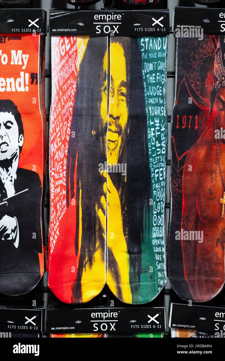 Colorati Bob Marleysocks in vendita all'Empire Sox nel centro commerciale Danbury Fair nel Connecticut. Foto Stock