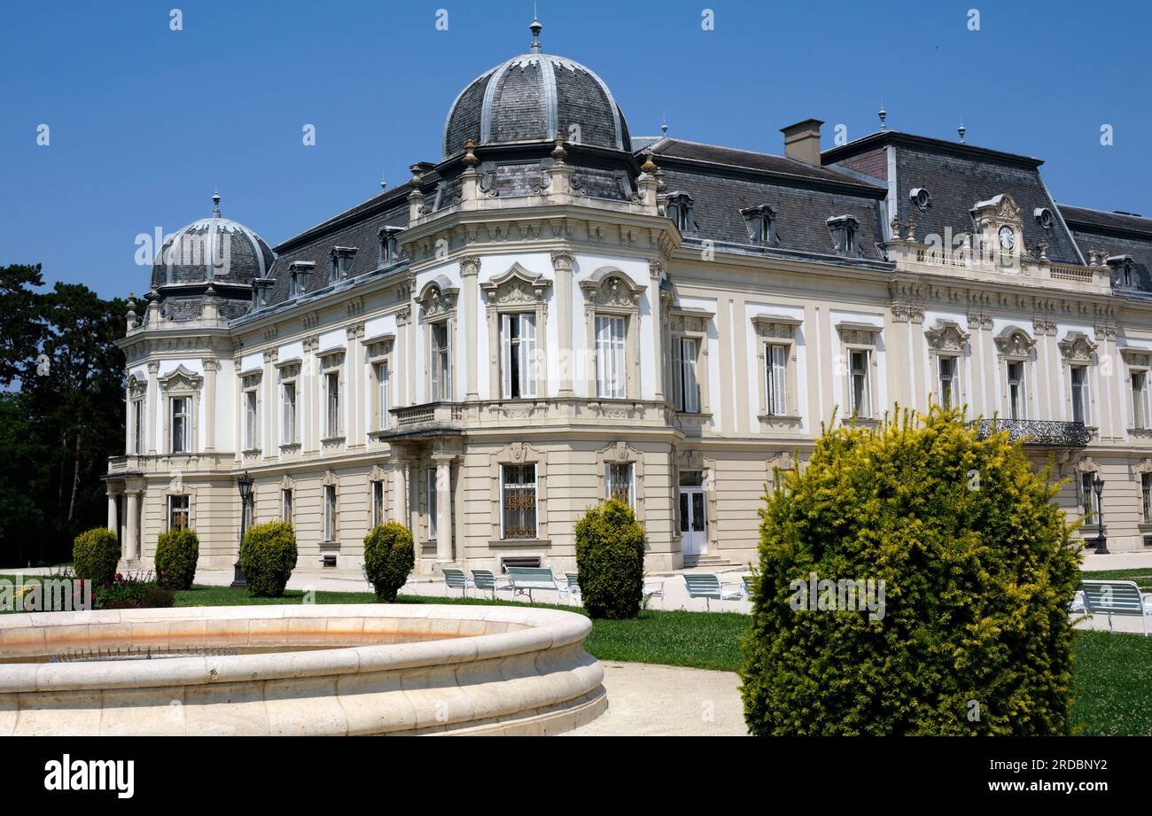 Esterno di un palazzo della Festetica barocca a Kszethely, Ungheria Foto Stock